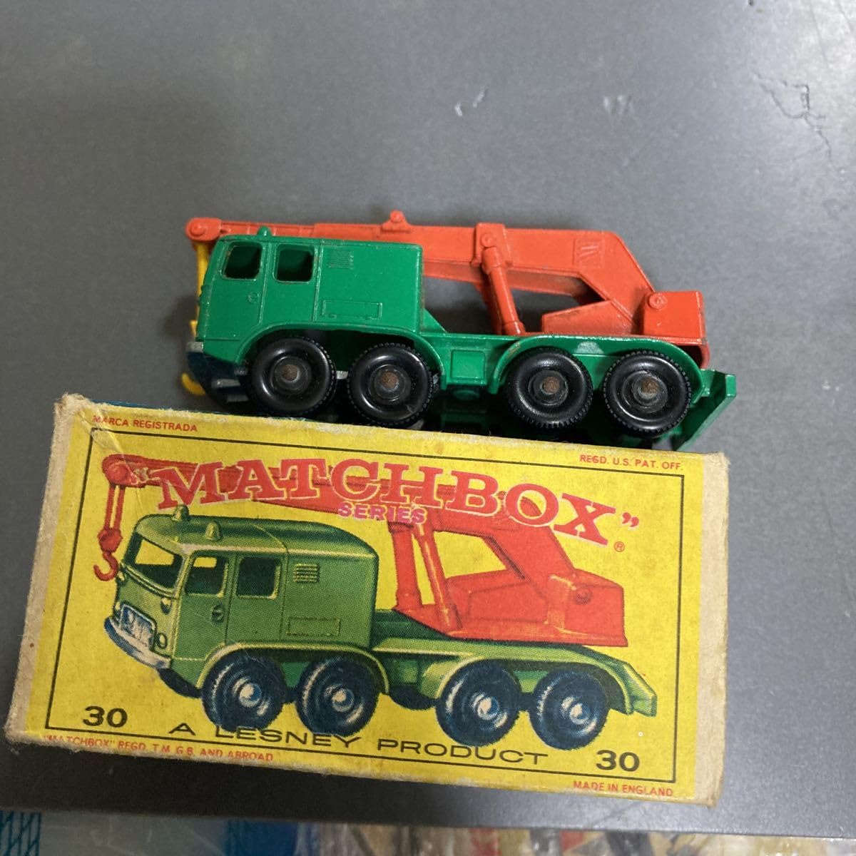 Amazon.co.jp: マッチボックスmatchbox 8輪クレーン車lesneyレズニー